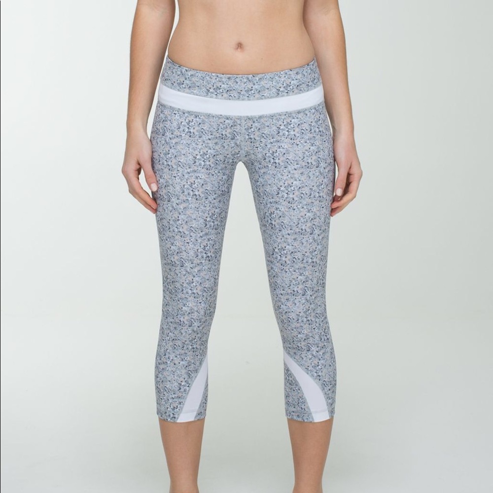 Lululemon Run: Inspire Crop II grey/white